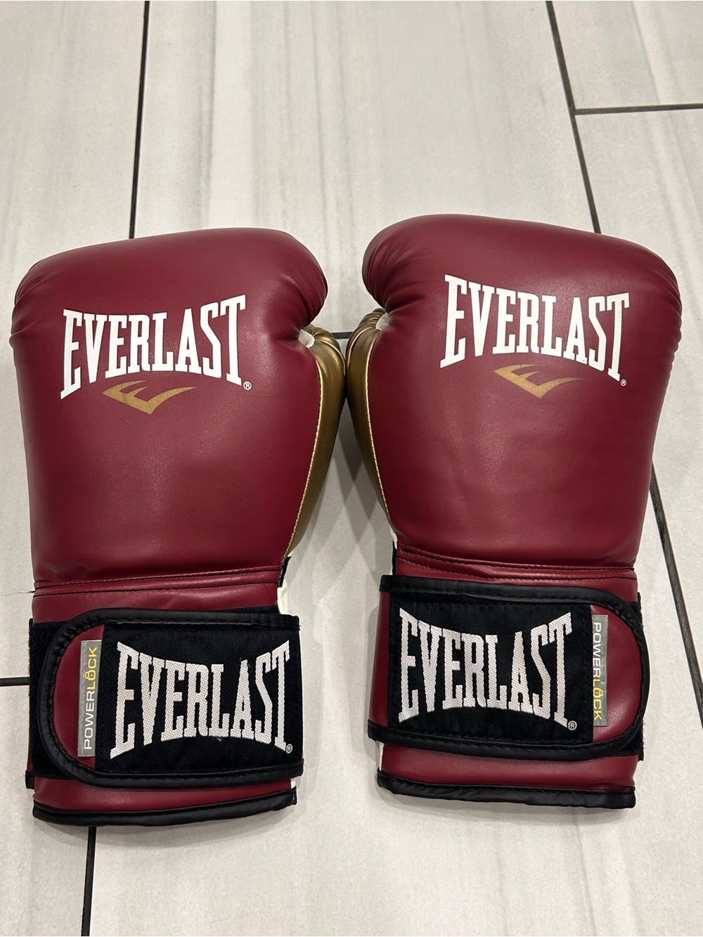 Everlast Powerlock boxing gloves Training 14 Oz Red And Gold